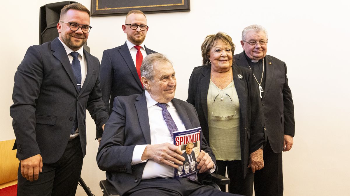 „Politováníhodná událost.“ Čeští biskupové reagují na křest Zemanova Spiknutí